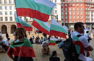 Болгарія перед голосуванням щодо вотуму недовіри уряду затамувала подих