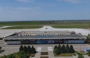 На відбудову міжнародного аеропорту Херсона піде не менше року