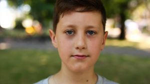 Одинадцятирічний хлопчик Максим зібрав 50 тисяч гривень для воїна, який втратив ногу на фронті