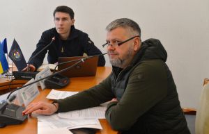 Максим Павлюк та Григорій Мамка під час обговорення проекту закону України