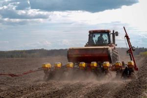 Аграріям повертають безпечні поля