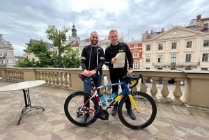 Британець Том Хашемі здійснив велосипедну подорож з Лондона до Львова