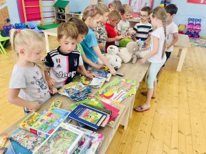 Представники Посольства України в Грузії передали вітчизняні видання до багатьох осередків нашої культури в цій країні