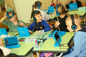 Як українським школам отримати планшети для навчання дітей від Фонду Брето