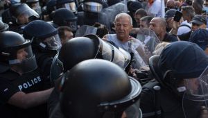 Уряд, який створювали з такими труднощами, хочуть відправити у відставку