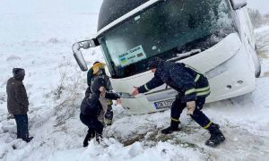 Негода в Україні: замети, знеструмлені населені пункти, працює штаб
