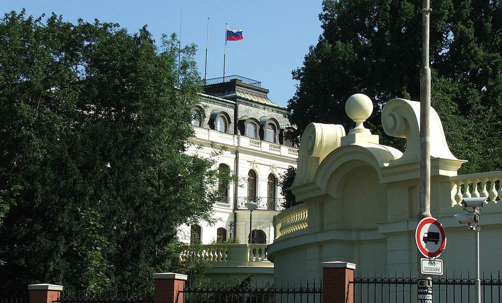 Посольство РФ махлює з орендою квартир