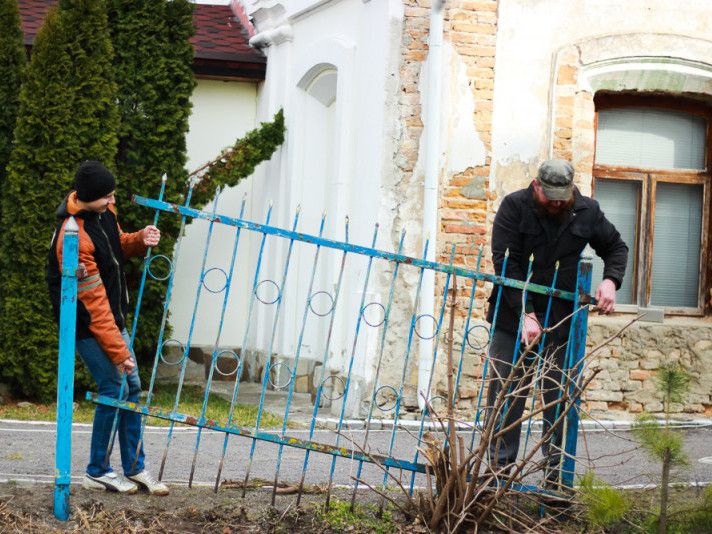 У селі Жидичин демонтували стіну релігійного розбрату