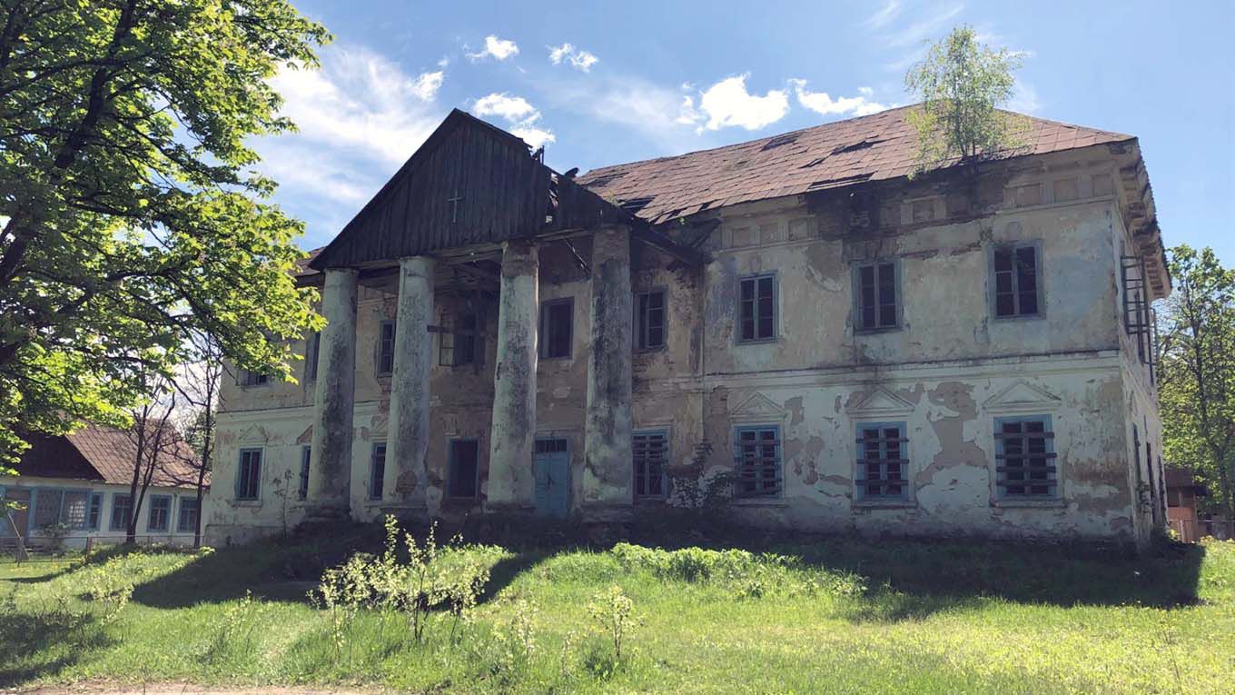Діти просять урятувати маєток Красицьких у Володимирці