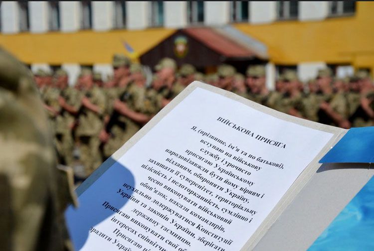 У Полтаві понад дві сотні солдатів строкової служби склали присягу