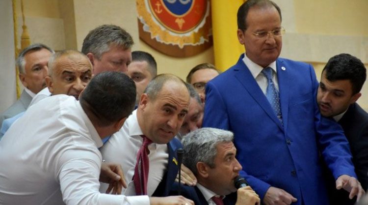Детективи провели обшук у кабінеті голови Одеської облради