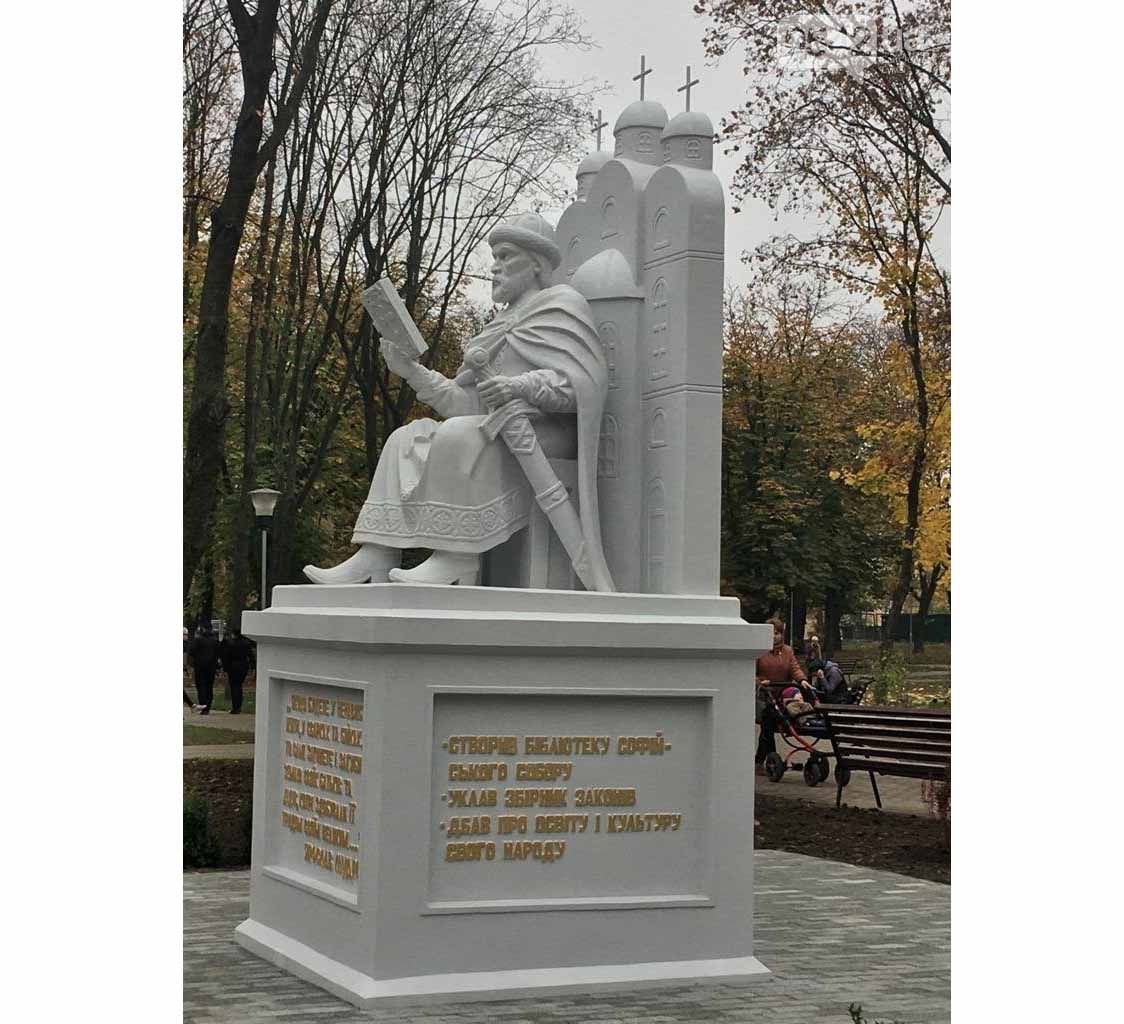 В Сумах Ярослава Мудрого увековечили в скульптуре