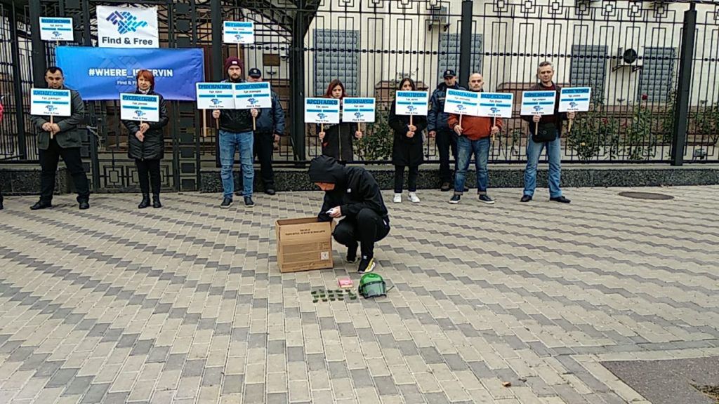 Під стінами  посольства РФ  нагадали  про зникнення  активістів