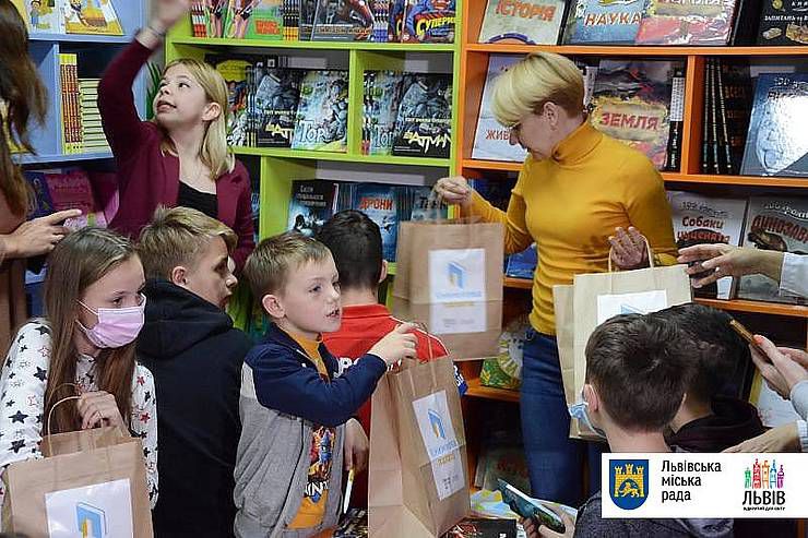 У лікарні Львова для малюків відкрили бібліотеку