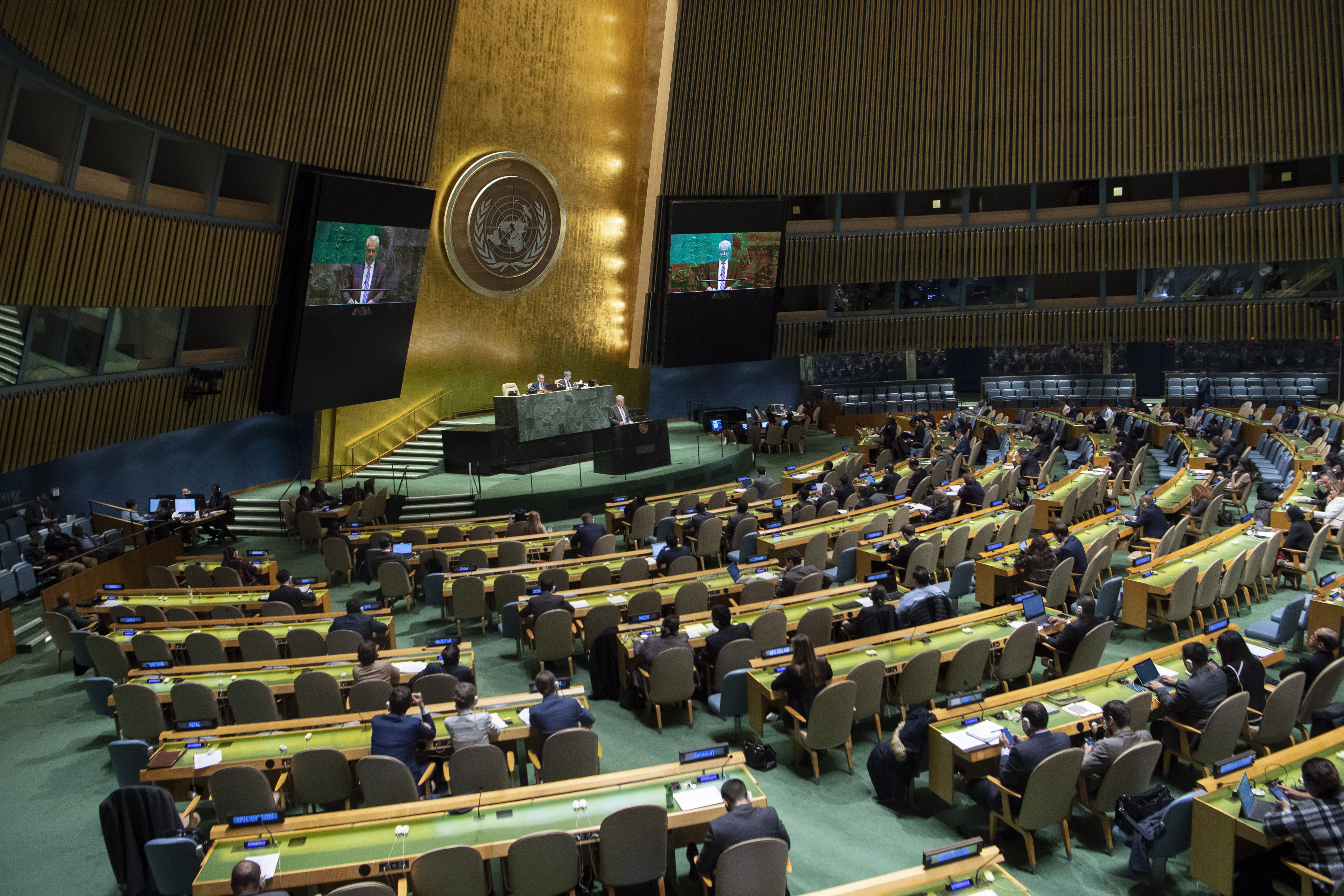 Генасамблея ООН  закликає припинити загрозливу мілітаризацію Криму