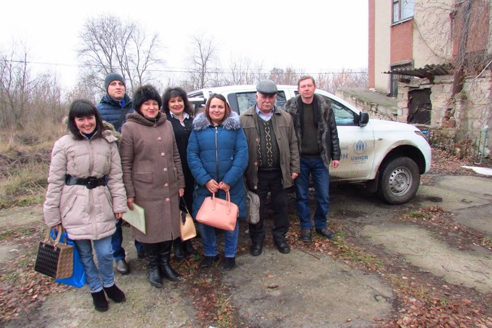 Соцслужбам Станично-Луганського району допомогли доїхати до віддалених сіл