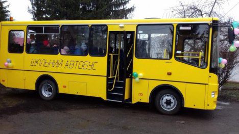 На Сумщині школярам подарували автобус