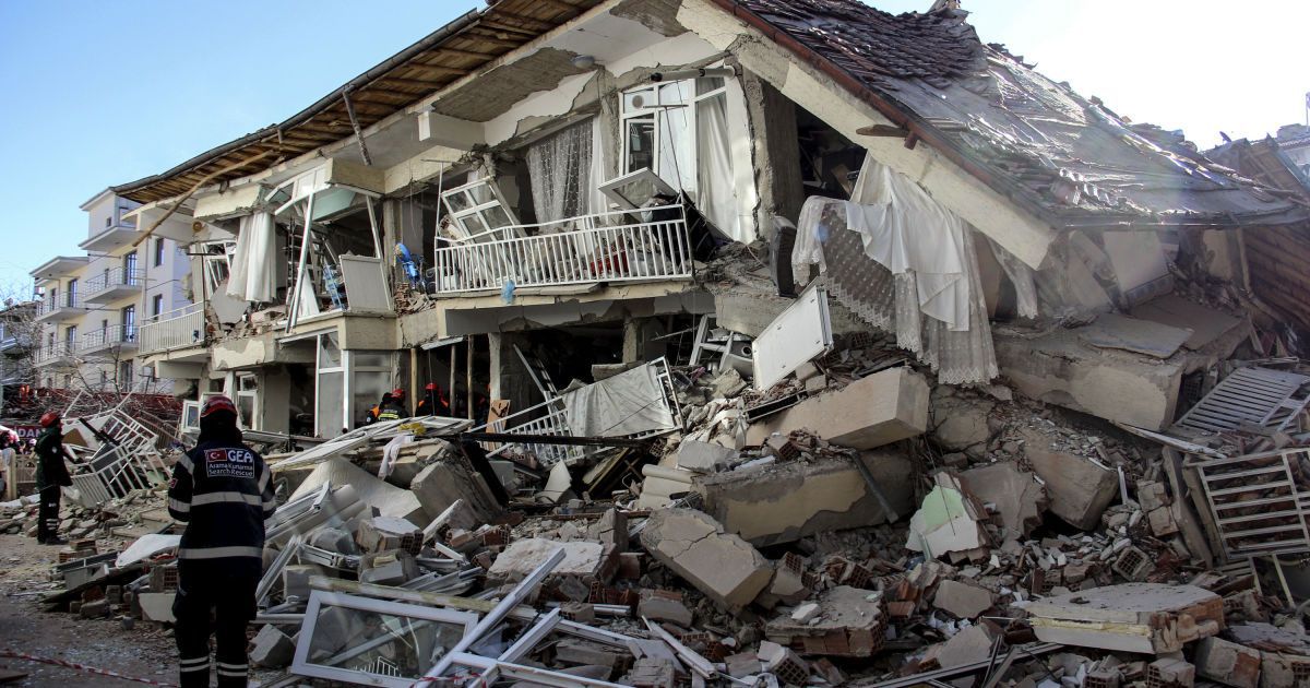 Землетрус у Туреччині: десятки загиблих, сотні людей без житла