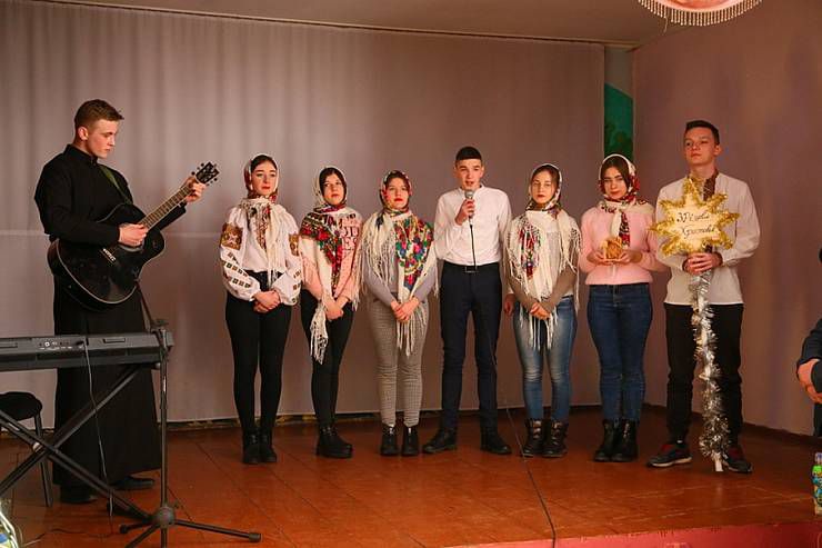 Школьники с Донецкой области довольные и получившие положительные впечатления