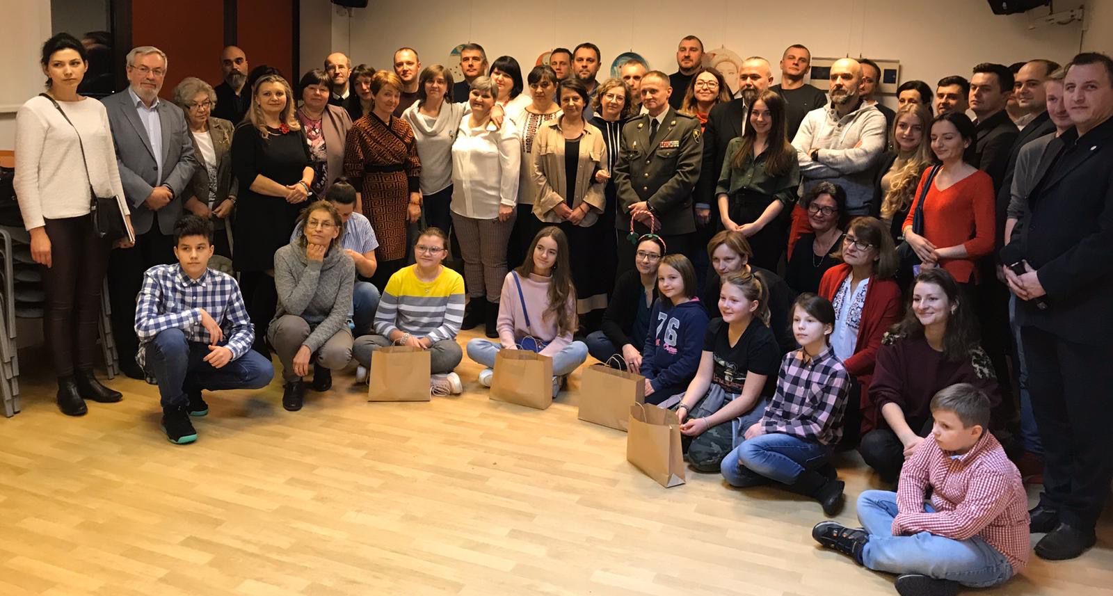 У Варшаві відзначили волонтерів за результатами  благодійної акції «Свята без тата»