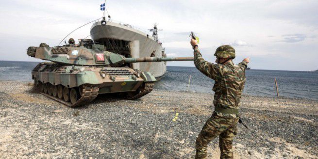 Грецькі силовики готуються відбивати атаки біженців