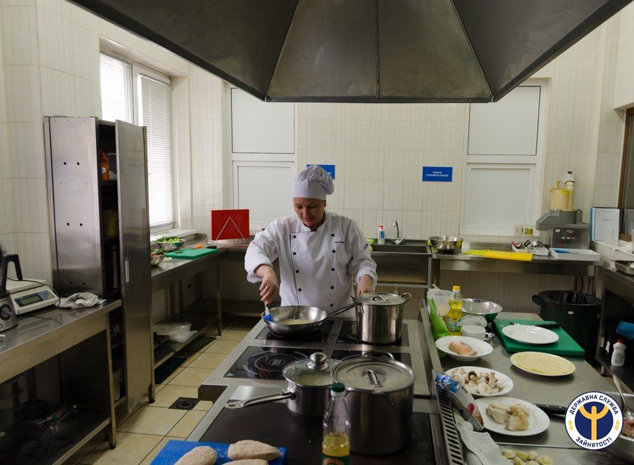 Неформальне навчання кухарів з усієї України оцінюють у Рівному