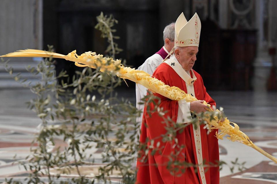 Папа Римський закликав в умовах пандемії «серйозно ставитися до того, що серйозне, не губитися в дріб’язкових речах»