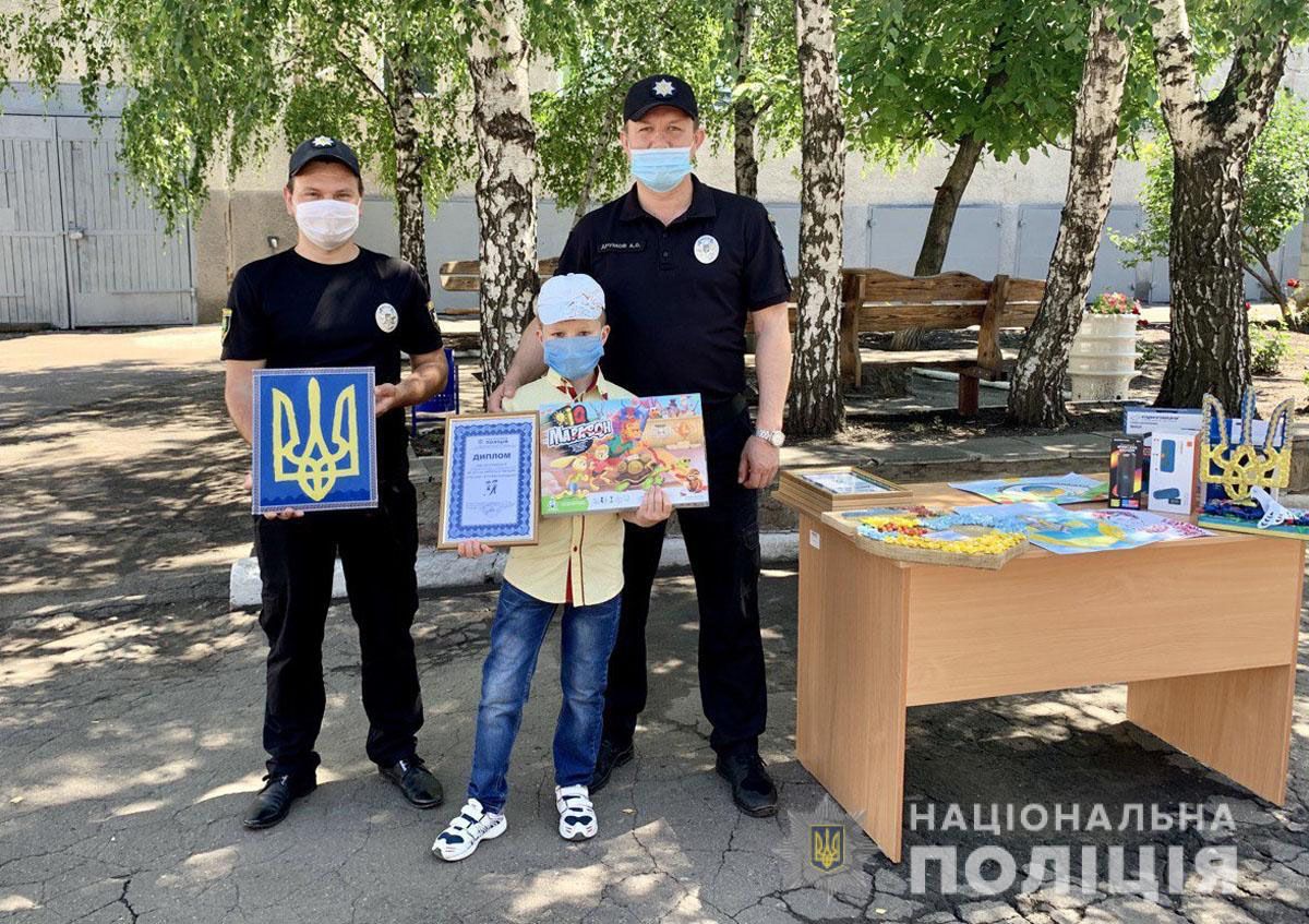 Юные художники вдохновили правоохранителей Донецкой области