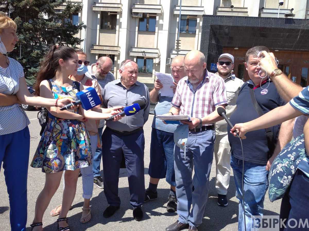 Журналісти вийшли на пікет в Одесі, протестуючи проти закону «Про медіа»