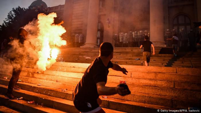 У Белграді не вщухають протести