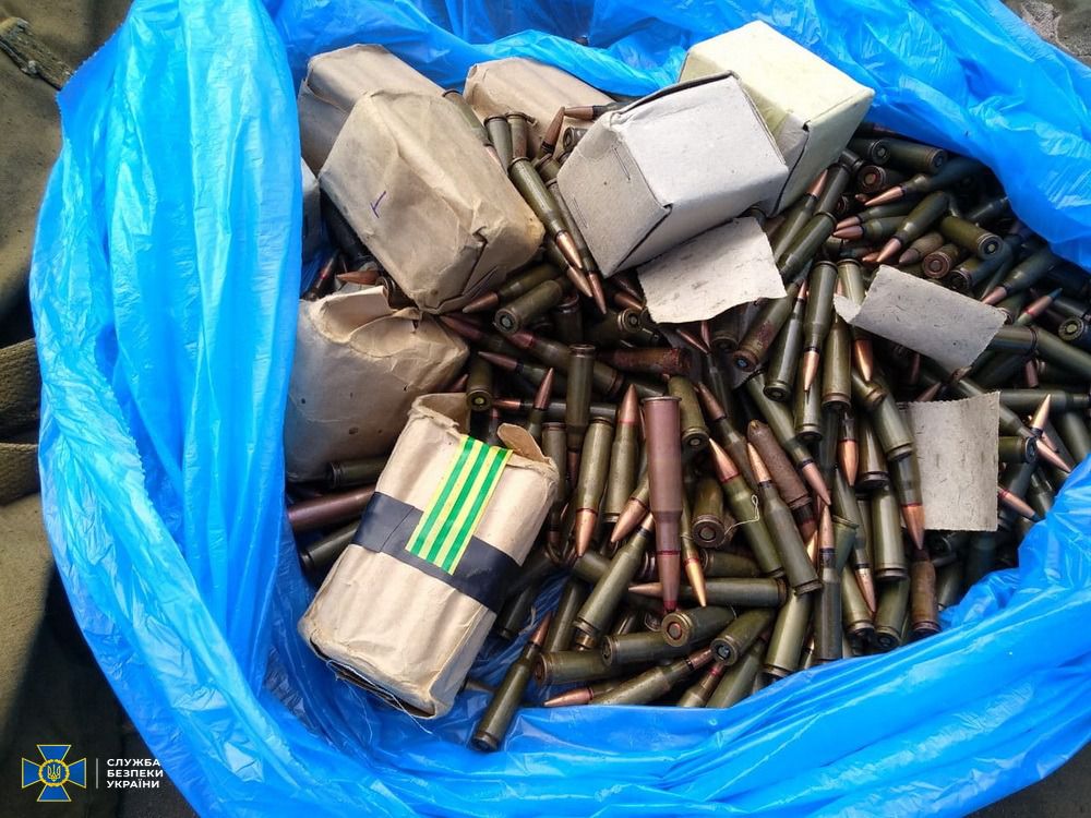 Рівненська СБУ запобігла продажу бойових гранат