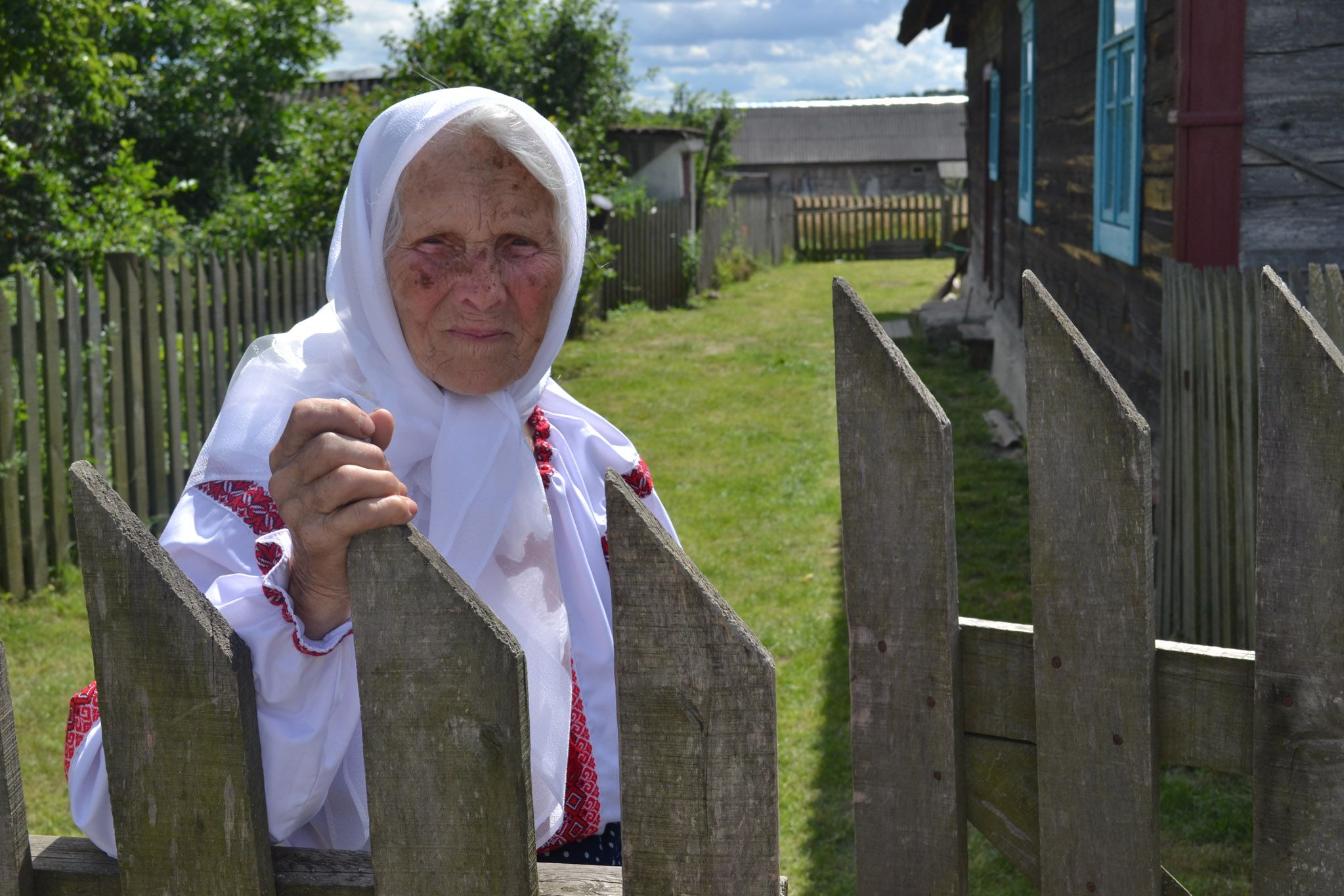 Рівненщина: Наталія Гошта волонтерить у 95 років