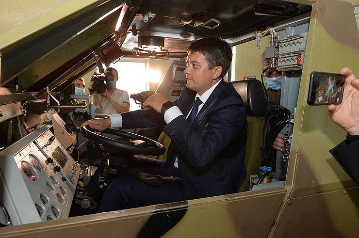 Голова Верховної Ради ознайомився з підготовкою кадрів для Нацгвардії та ремонтом військових літаків