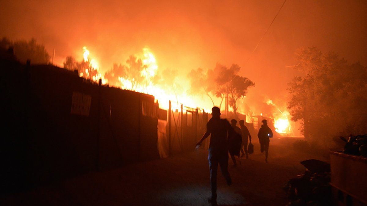 Греція: Пожежа в таборі для біженців