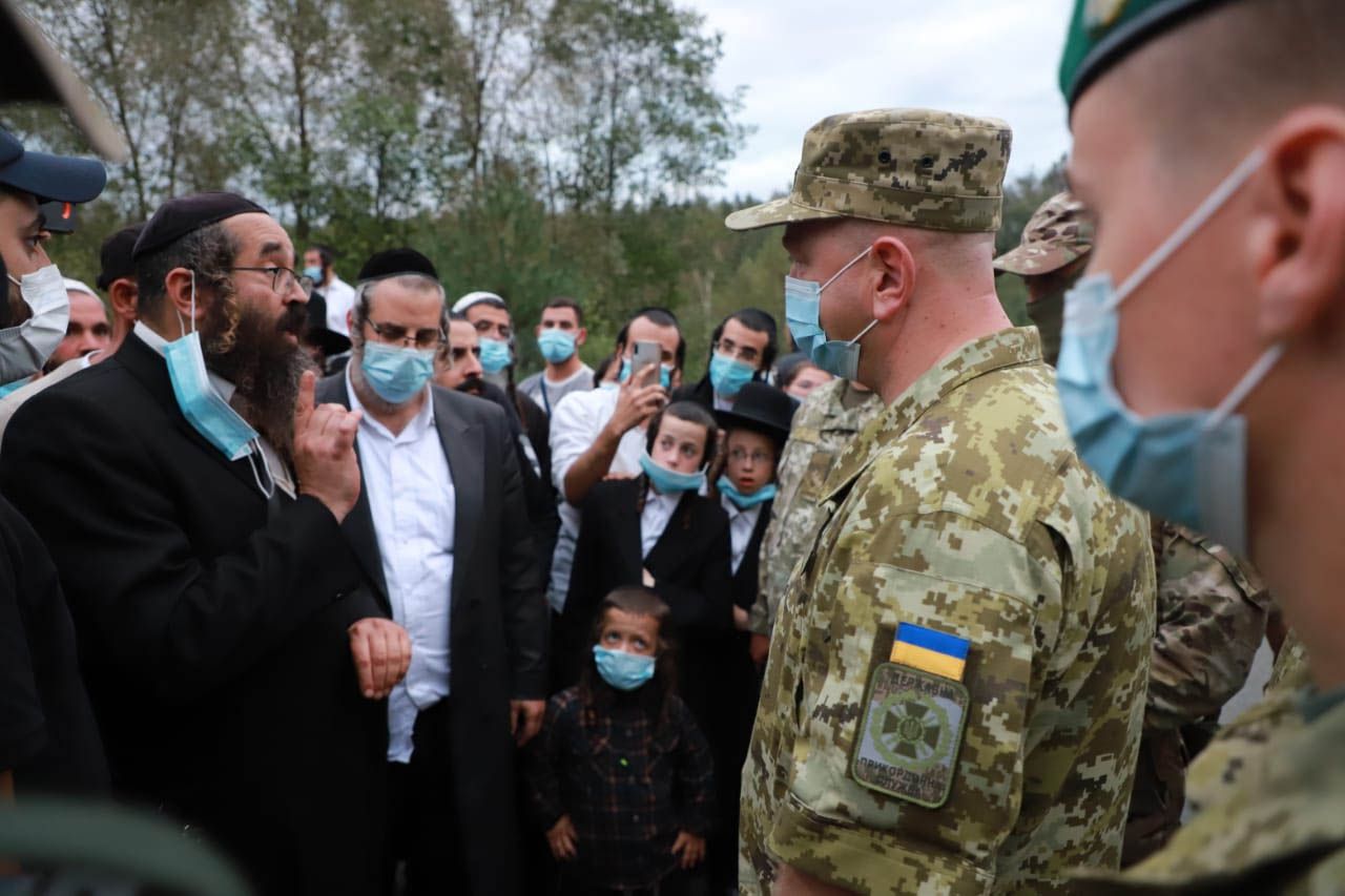 Чернігівщина: Хасиди намагаються потрапити до нашої країни