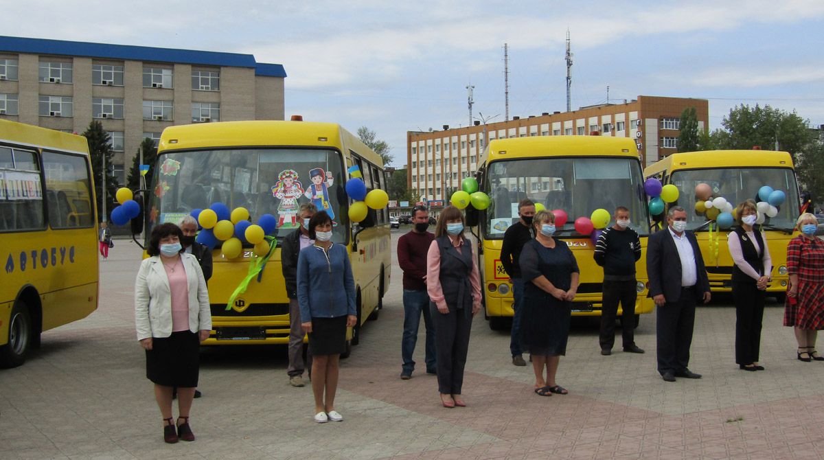 Луганщина: Автобуси мають возити школярів відремонтованими дорогами