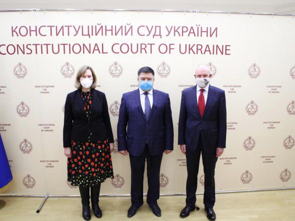Голова Конституційного Суду України Олександр Тупицький провів зустріч з дипломатами
