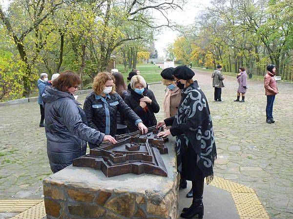 Черкасчина: Незрячие туристы «увидят» древнюю крепость