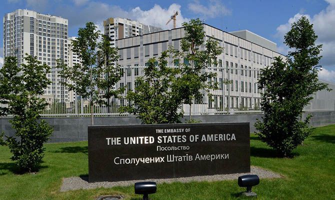 Київ: Біля посольства США в Україні мітингували