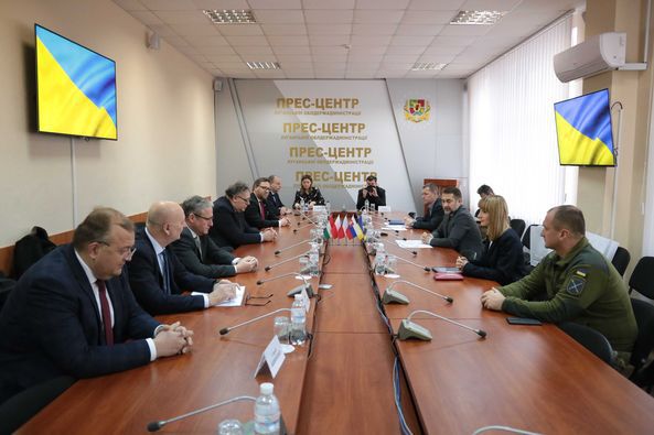 Посли країн - членів Вишеградської групи відвідали Луганщину
