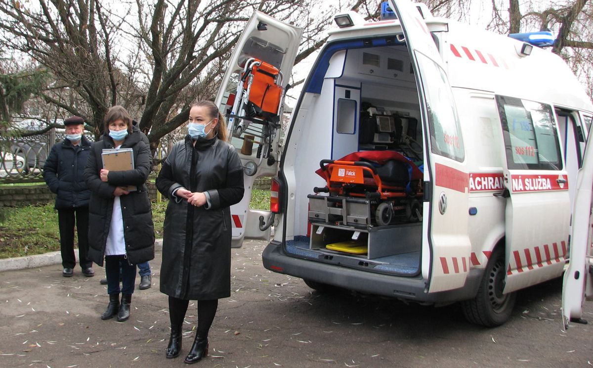 Житомирщина: До Дня волонтера — реанімобілі для медзакладів