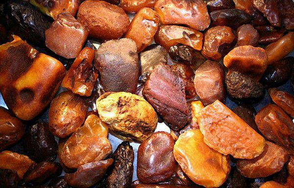 Рівненщина: Вилучили майже 3 тонни бурштину