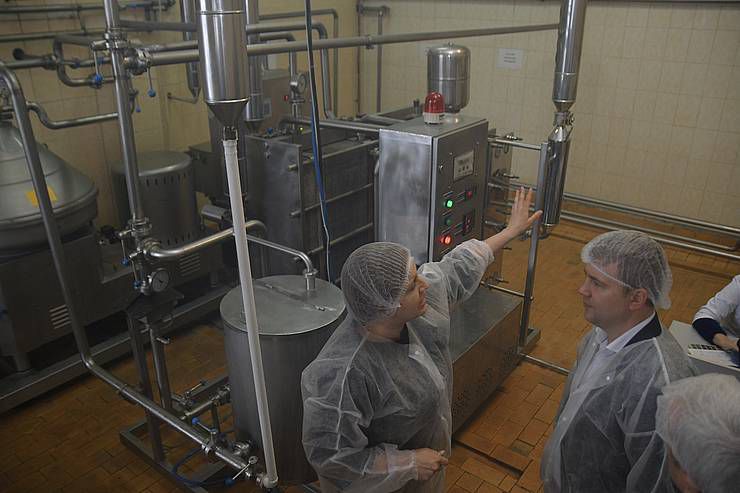 Виробники молока на Рівненщині повертаються до пляшки