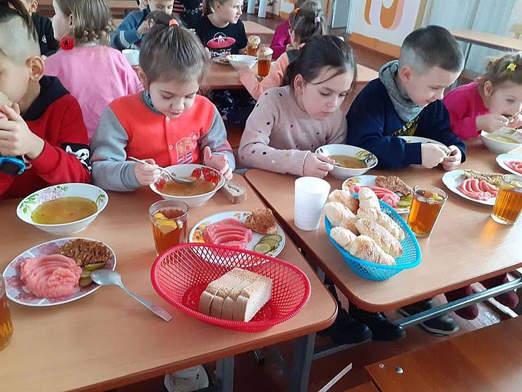 Дніпропетровщина: На «продльонці» погодують безплатно