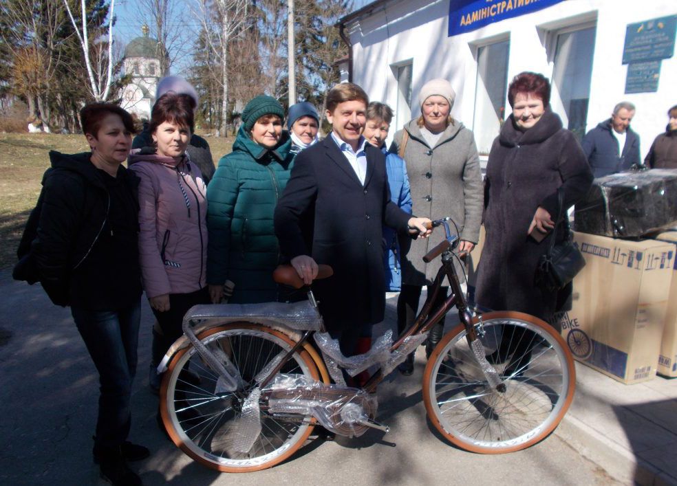 Соціальні працівники отримали велосипеди