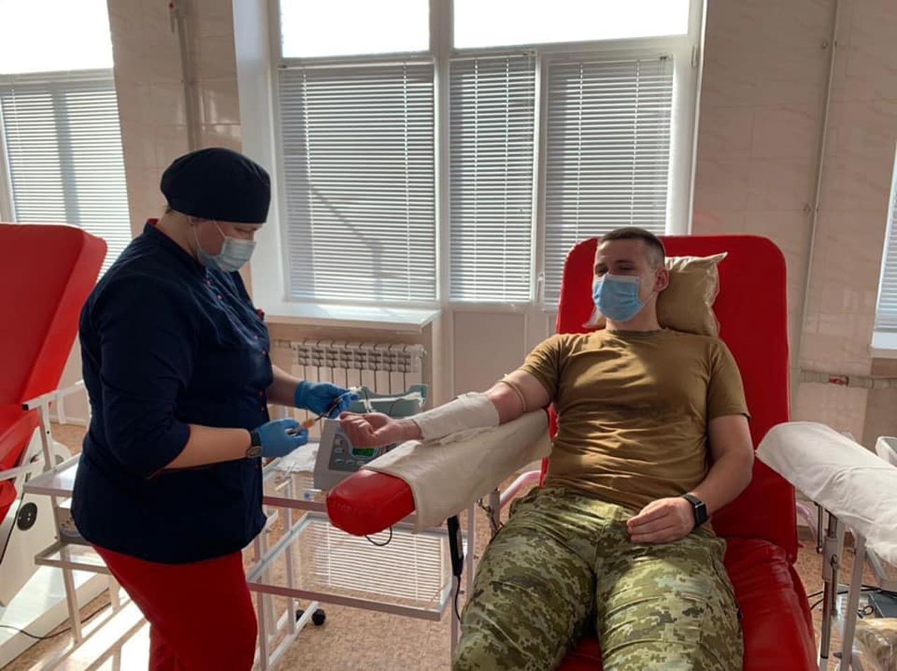 Прикордонники Луганського загону відгукнулися на прохання здати кров