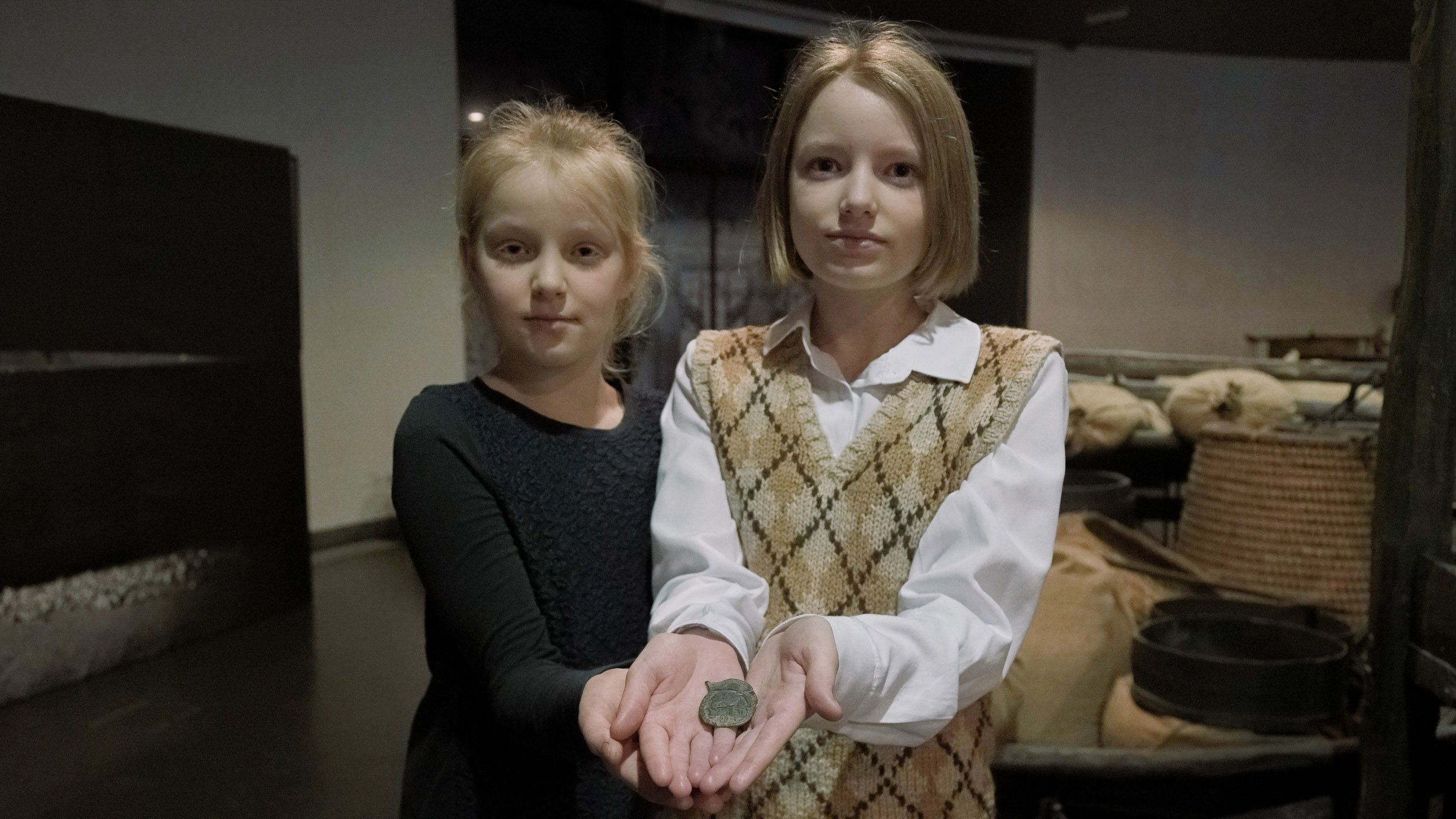 Школярки передали до Музею Голодомору артефакт 