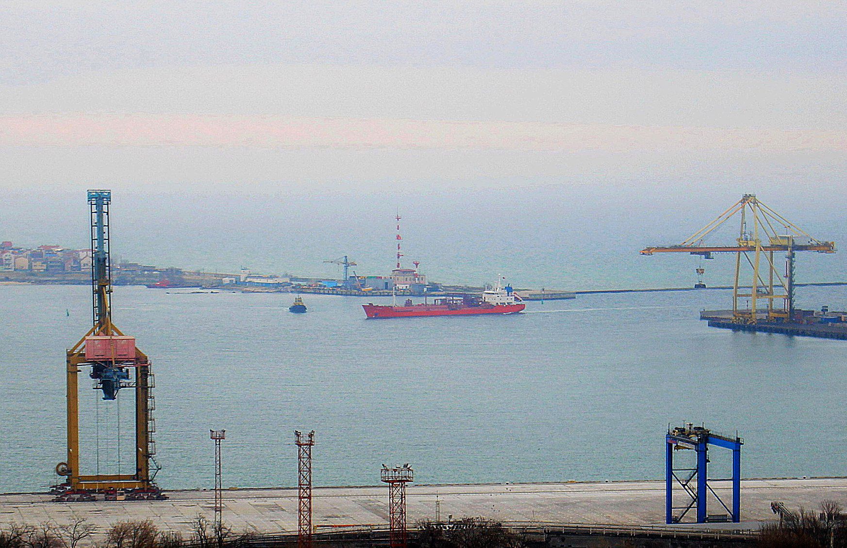Одещина: У порт увійшов уже третій танкер