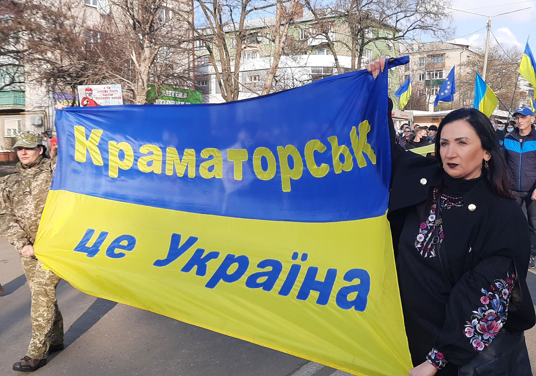 «Хода вільних людей»: Краматорськ — це Україна!  Схід та захід разом! Україна — єдина країна!