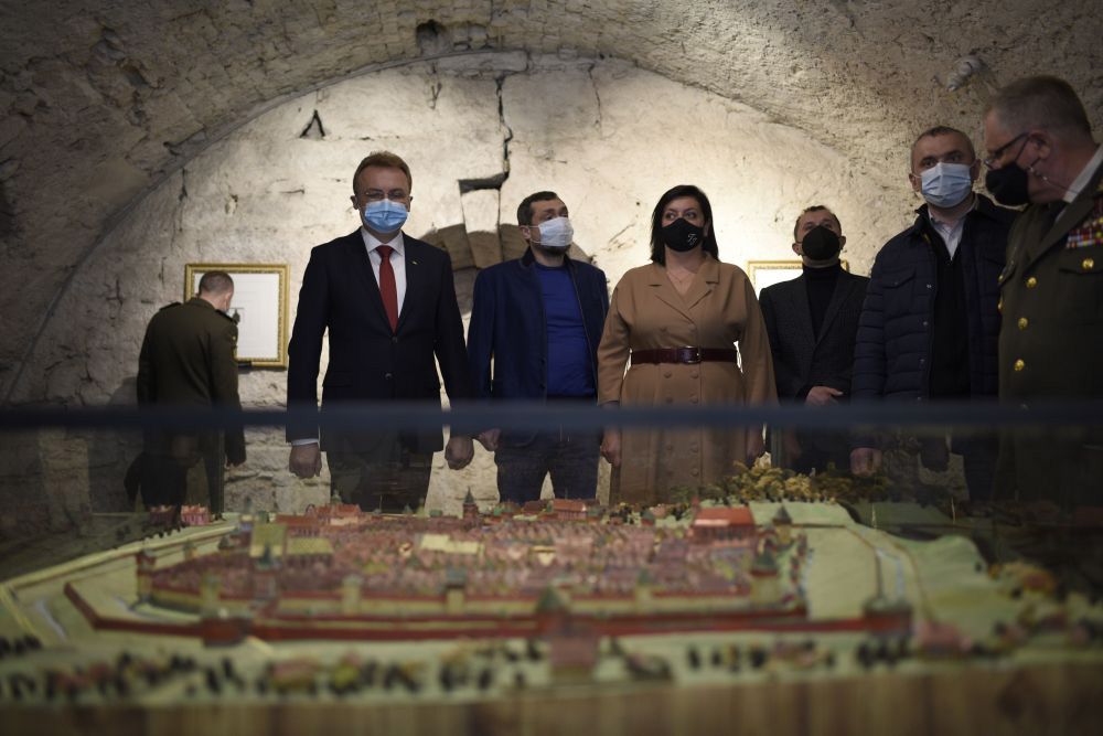 У Львові у підземеллі храму відкрито виставку реліквій